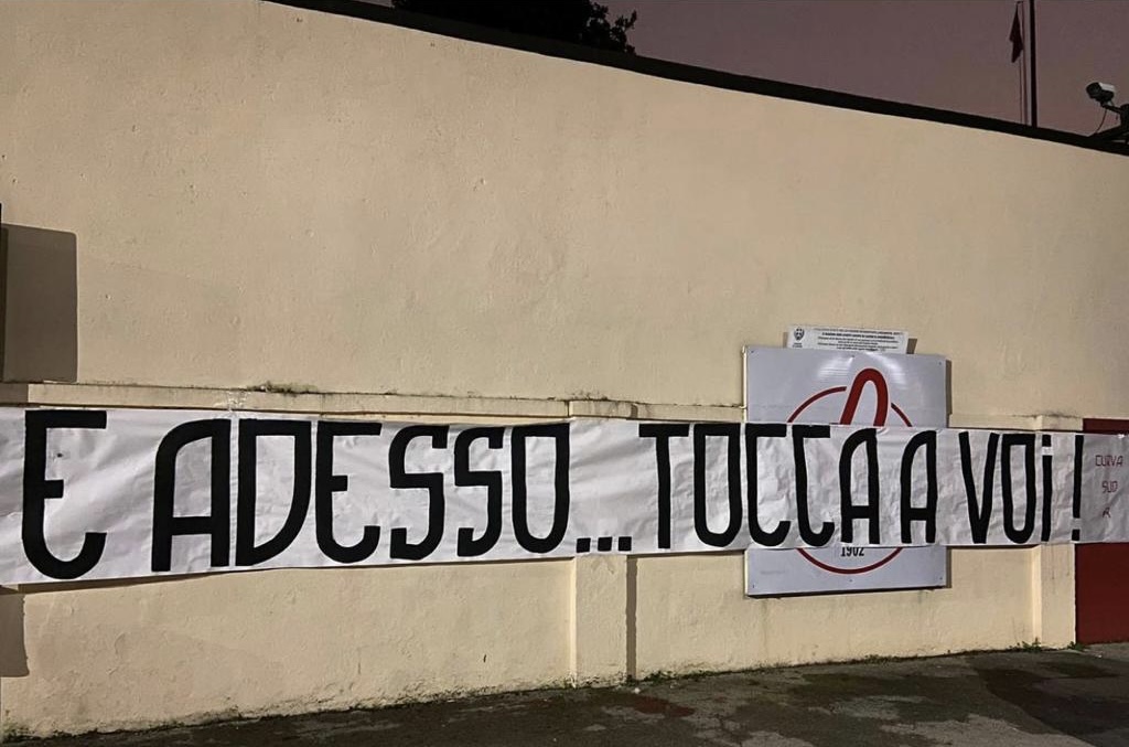 La Curva Sud si fa sentire: “ E adesso… tocca a voi!”