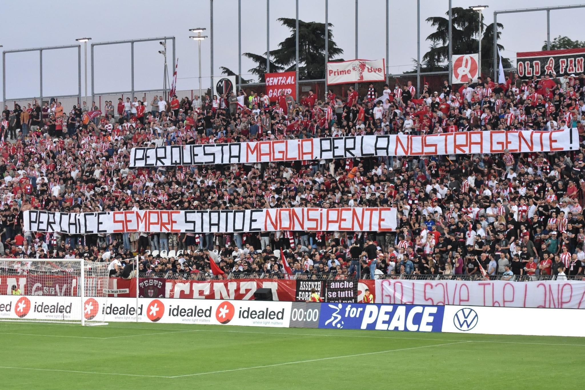 Curva Sud: “Tutti a Cosenza: sosteniamo la squadra con tutte le nostre forze”