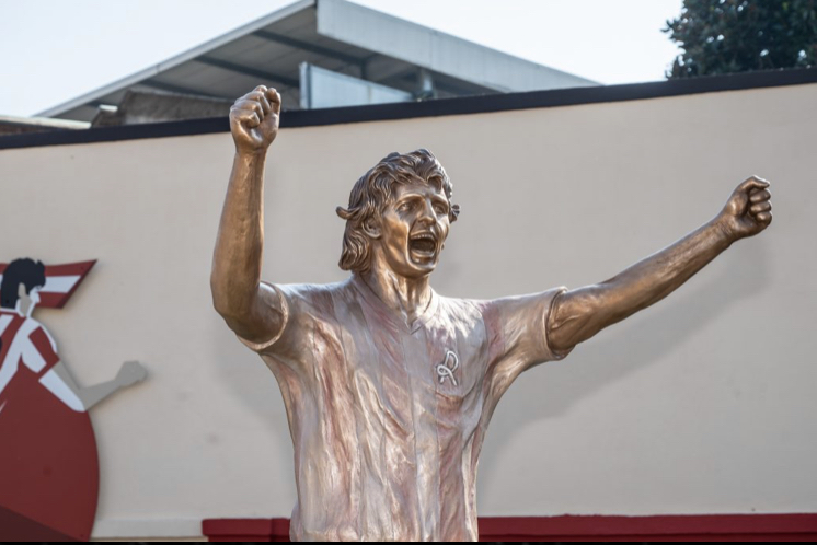 Inaugurata la statua dedicata a Paolo Rossi