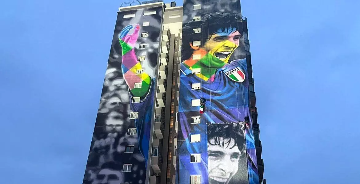 Svelato il murales dedicato a Paolo Rossi